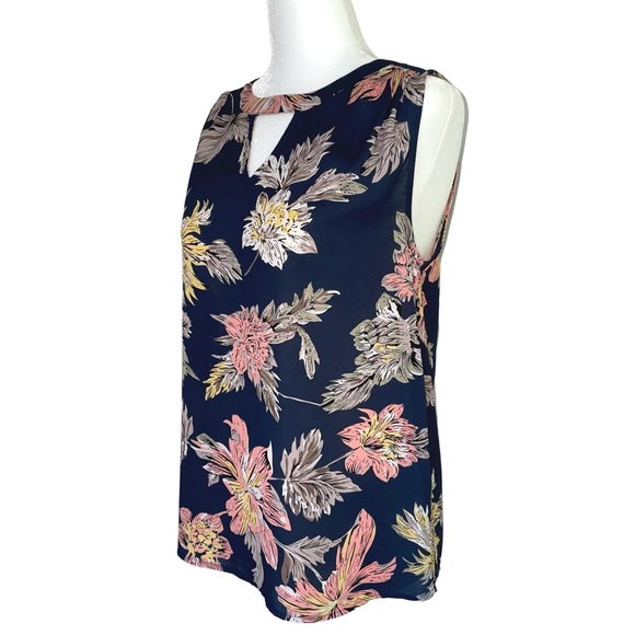 Collective Concepts Lauralai Keyhole Blouse - Picture 3 of 7